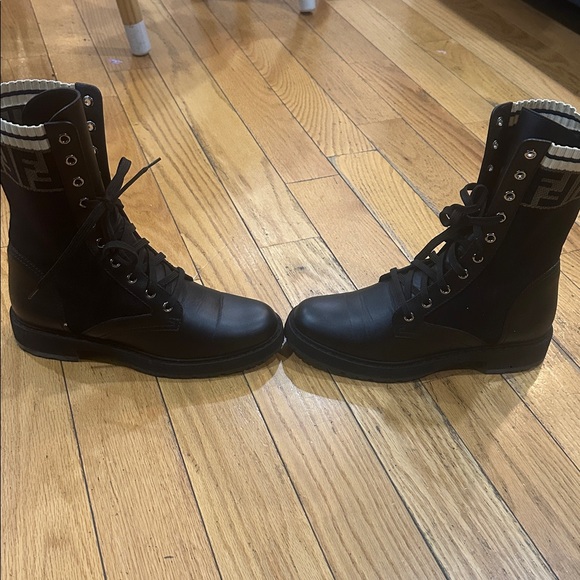 Black and Cream Designer Fendi boots - Picture 13 of 14